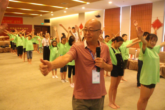 爸媽在線第七屆《心靈成長(zhǎng) 放飛夢(mèng)想》夏令營(yíng)開始啦！