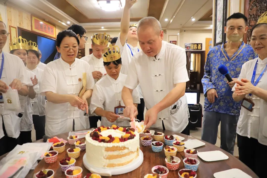 爸媽在線是咱的家——爸媽在線家人康養(yǎng)基地舉辦溫馨員工集體生日會 爸媽在線是咱的家——爸媽在線家人康養(yǎng)基地舉辦溫馨員工集體生日會