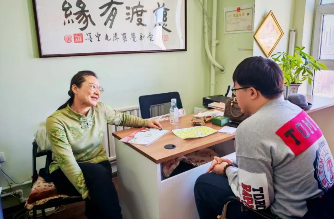 以心執(zhí)筆，繪見(jiàn)新生——遼寧爸媽在線心理咨詢中心繪畫(huà)心理沙龍見(jiàn)證療愈奇跡